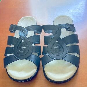 Croft& Barrow navy blue sandals with adjustable strap size 9 1/2 $28